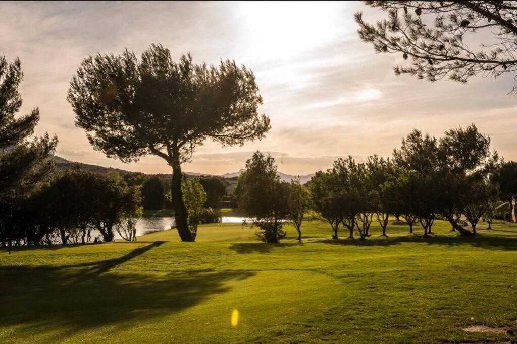 Moment De Detente Sur Le Golf De Pont-Royal Mallemort Exteriér fotografie